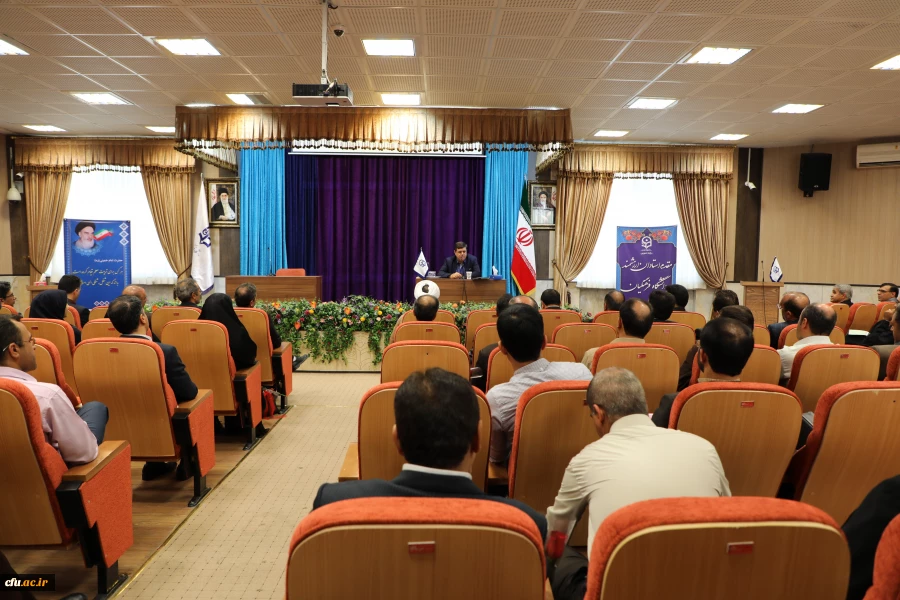 رئیس دانشگاه فرهنگیان در نشست اعضای هیئت علمی جدید دانشگاه:

 قضاوت و تحلیل استاد بر فراگیر اثر گذار است 27