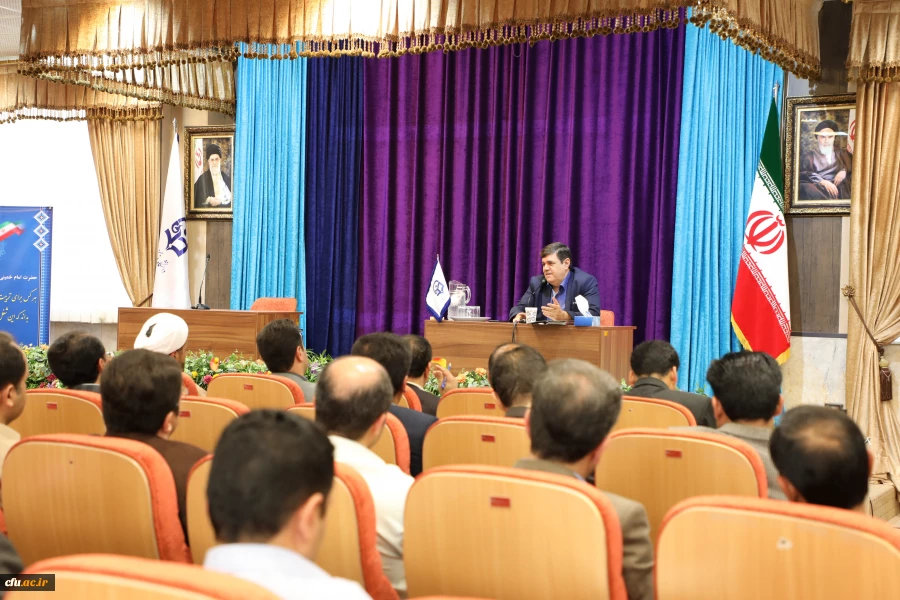 معاون آموزشی و تحصیلات تکمیلی در نشست بدو ورود اعضای هیئت علمی:

تکریم اعضای هیئت علمی از اولویت های اصلی معاونت آموزشی 4