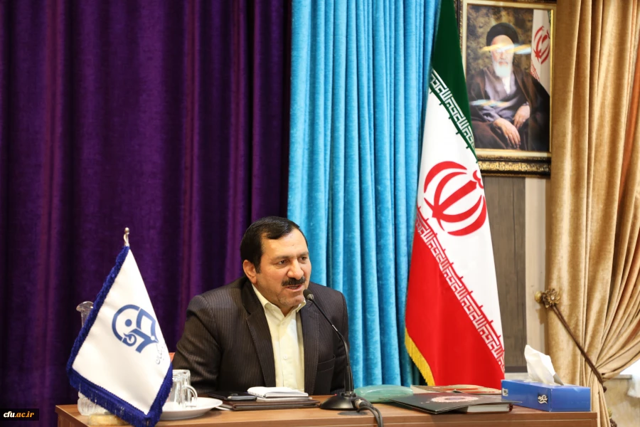 معاون آموزشی و تحصیلات تکمیلی در نشست بدو ورود اعضای هیئت علمی:

تکریم اعضای هیئت علمی از اولویت های اصلی معاونت آموزشی 9