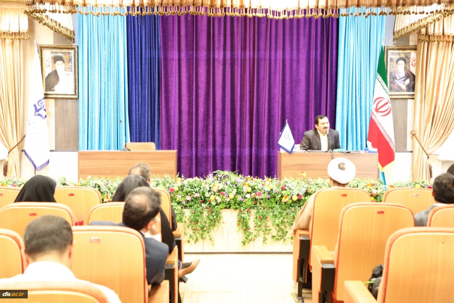 معاون آموزشی و تحصیلات تکمیلی در نشست بدو ورود اعضای هیئت علمی:

تکریم اعضای هیئت علمی از اولویت های اصلی معاونت آموزشی 11