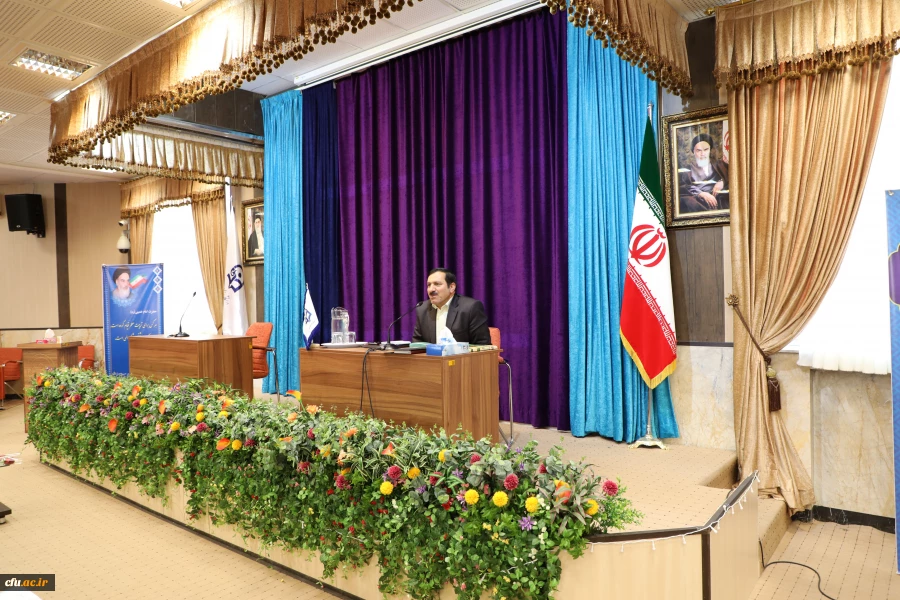 معاون طرح  و برنامه و توسعه منابع در نشست بدو ورود اعضای هیئت علمی:

حمایت تمام و کمال دانشگاه از فعالیت های پژوهشی 2