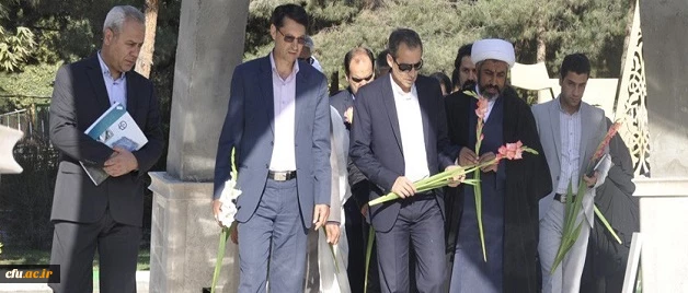 ادای احترام شرکت کنندگان در دوره «چگونگی تألیف کتاب های درسی دانشگاهی» به مقام والای شهدای گمنام دانشگاه فرهنگیان خراسان رضوی 3