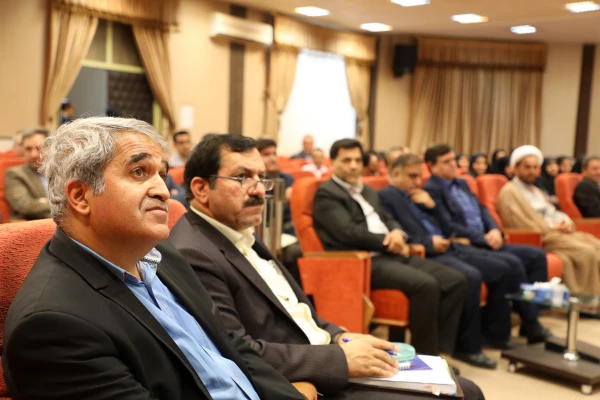 معاون طرح  و برنامه و توسعه منابع در نشست بدو ورود اعضای هیئت علمی:

حمایت تمام و کمال دانشگاه از فعالیت های پژوهشی 3