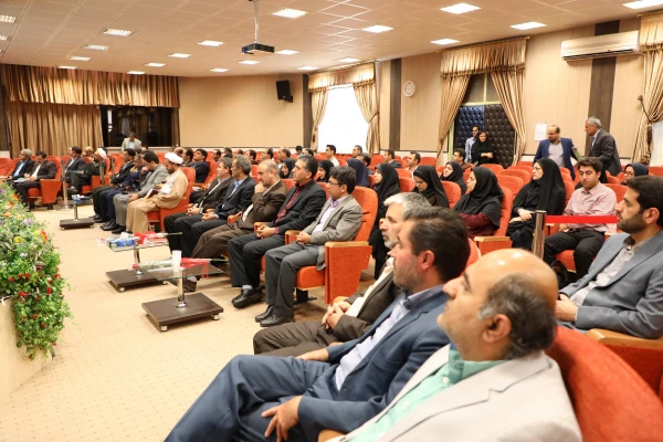 معاون طرح  و برنامه و توسعه منابع در نشست بدو ورود اعضای هیئت علمی:

حمایت تمام و کمال دانشگاه از فعالیت های پژوهشی 3