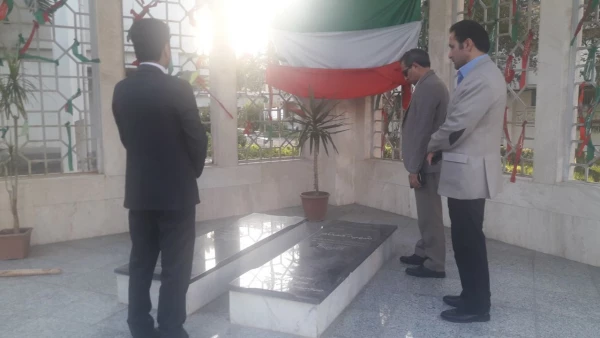 در حاشیه سفر معاون پژوهشی و فناوری دانشگاه به گیلان انجام شد:

ادای احترام به مقام شامخ شهدا، بازدید از روند مصاحبه داوطلبان ورود به دانشگاه، حضور در جمع اعضای هیات علمی 3