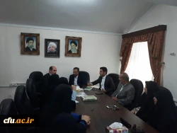 در حاشیه سفر معاون پژوهشی و فناوری دانشگاه به گیلان انجام شد:

ادای احترام به مقام شامخ شهدا، بازدید از روند مصاحبه داوطلبان ورود به دانشگاه، حضور در جمع اعضای هیات علمی 3