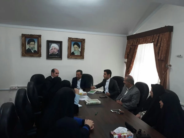 در حاشیه سفر معاون پژوهشی و فناوری دانشگاه به گیلان انجام شد:

ادای احترام به مقام شامخ شهدا، بازدید از روند مصاحبه داوطلبان ورود به دانشگاه، حضور در جمع اعضای هیات علمی 3