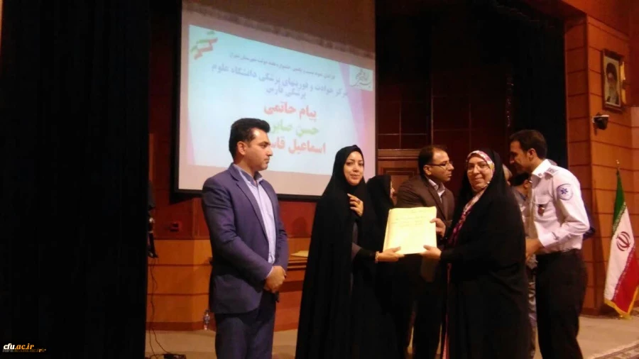 تقدیر از کارکنان دانشگاه فرهنگیان استان فارس  در مراسم تجلیل از مدیران و کارمندان نمونه  شیراز 3