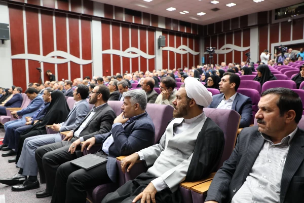 وزیر آموزش و پرورش در اجلاس سراسری روسای دانشگاه فرهنگیان:

دانشگاه فرهنگیان هیئت اندیشه ورز و خط مقدم تحول در نظام آموزش و پرورش کشور است 4