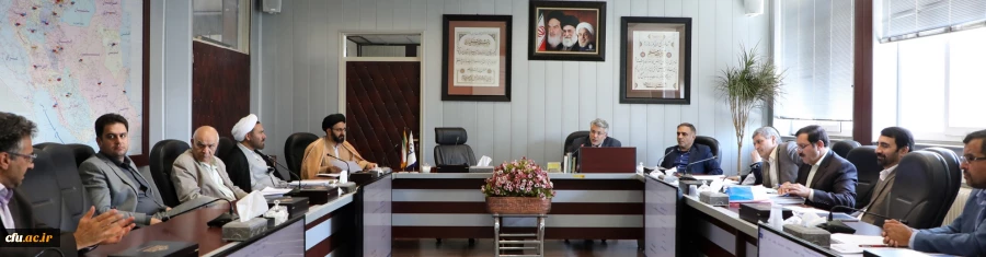 در جلسه کمیسیون دائمی مورخ  6 شهریور 97  مورد بررسی قرار گرفت:

دستمایه بیست و یکمین جلسه هیأت امنای دانشگاه 2