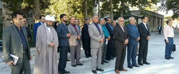 ادای احترام شرکت کنندگان کارگاه بهسازی استادان زبان انگلیسی به مقام شامخ شهدا 2