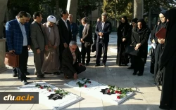 ادای احترام شرکت کنندگان کارگاه بهسازی استادان زبان انگلیسی به مقام شامخ شهدا 3