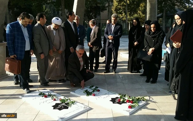 ادای احترام شرکت کنندگان کارگاه بهسازی استادان زبان انگلیسی به مقام شامخ شهدا 3