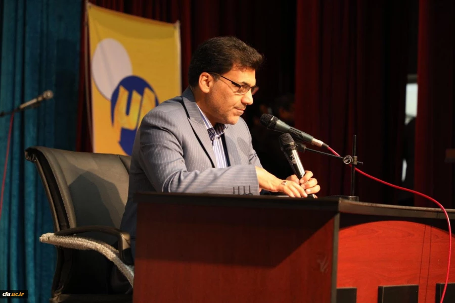 دکتر محمدی در آیین اختتامیه جشنواره فرهنگی و اجتماعی دختران دانشگاه فرهنگیان:

وظیفه مسوولین فرهنگی دانشگاه  بسترسازی برای توسعه فعالیت های فرهنگی است 4