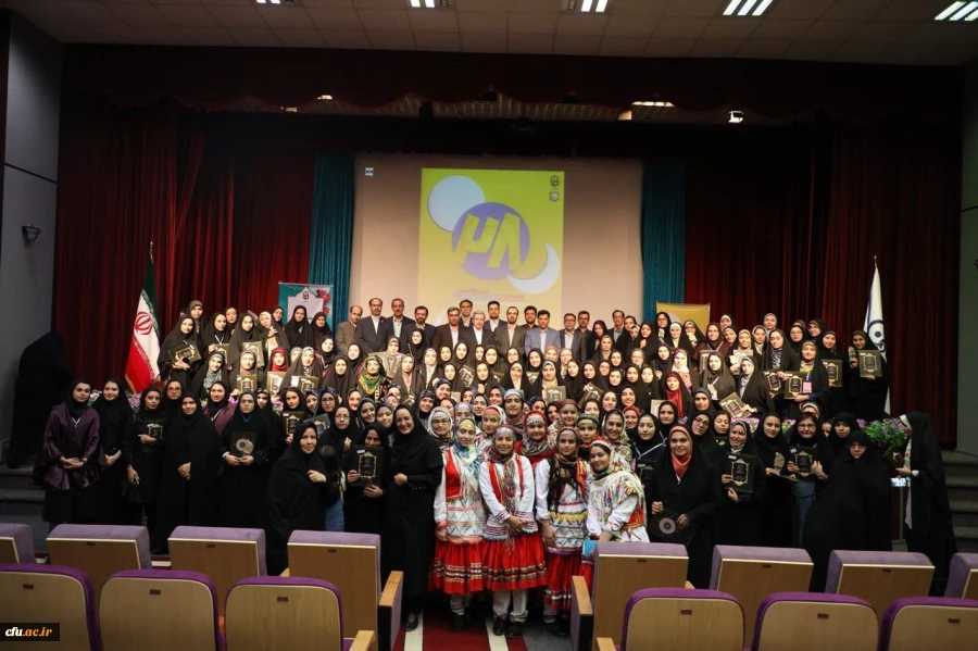 دکتر محمدی در آیین اختتامیه جشنواره فرهنگی و اجتماعی دختران دانشگاه فرهنگیان:

وظیفه مسوولین فرهنگی دانشگاه  بسترسازی برای توسعه فعالیت های فرهنگی است 5