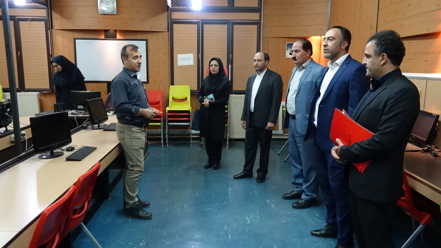 بازدید سرپرست مرکز هوشمند سازی از پردیس های دانشگاه فرهنگیان کردستان
 4