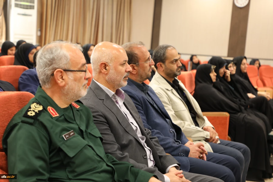 دکتر خنیفر در مراسم هفتته دفاع مقدس:

استقبال دانشگاه فرهنگیان از ترویج مکتب ارزشمند شهدا در دانشگاه 2