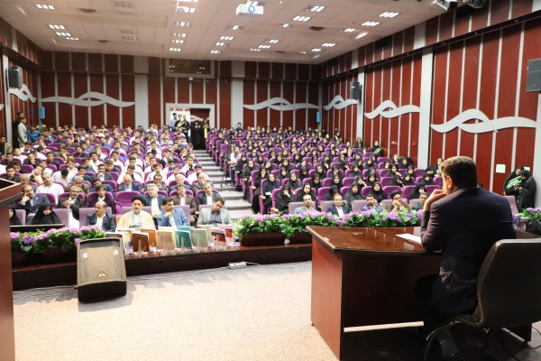 رئیس دانشگاه فرهنگیان در مراسم استقبال از نو دانشجومعلمان:

معلمی فراهنر و بهترین امتیاز بشری است 2