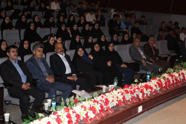 معاون دانشجویی دانشگاه فرهنگیان در آیین استقبال ازدانشجو معلمان جدید الورود دانشگاه فرهنگیان خبر داد:

افتتاح دوسرای دانشجویی بهسازی شده دردانشگاه فرهنگیان استان قزوین