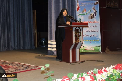 دکتر علی نژاد در آیین استقبال از دانشجو معلمان جدید الورود دانشگاه فرهنگیان استان قزوین خبر داد:

انتخاب یک دانشجو معلم پسر و یک دانشجو معلم دختر از استان ها به عنوان مشاوران جوان معاون دانشجویی