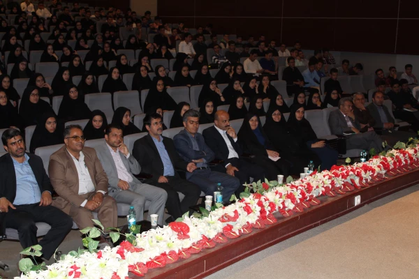 دکتر علی نژاد در آیین استقبال از دانشجو معلمان جدید الورود  استان قزوین:

از لباس فاخر معلمی که برتن داریدبه بهترین وجهی استفاده کنید