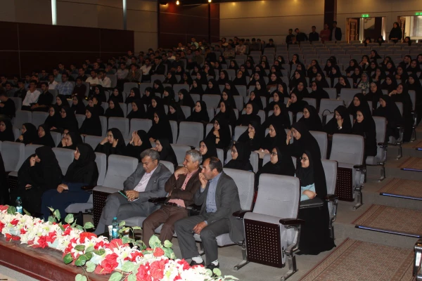 دکتر علی نژاددرجمع دانشجومعلمان جدیدالورود درقزوین:

ازلباس فاخر معلمی که برتن داریدبه بهترین وجهی استفاده کنید 2