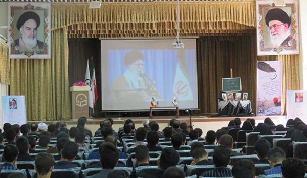 سرپرست دانشگاه فرهنگیان آذربایجان شرقی در ویژه برنامه گرامی داشت هفته دفاع مقدس و آغاز سال تحصیلی :

 بدون فرمانده فکری خوب اتفاقی در کلاس درس نمی افتد
 3