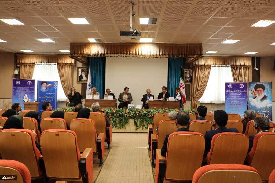 استاد تعلیم و تربیت آیچی ژاپن در نشست تخصصی بین المللی:

لزوم دو زبانه بودن معلمان،  آشنایی با زبان نظریه و زبان عمل  تعلیم و تربیت 2