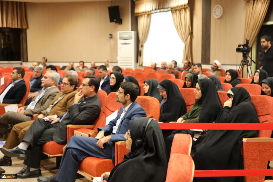 استاد تعلیم و تربیت آیچی ژاپن در نشست تخصصی بین المللی:

لزوم دو زبانه بودن معلمان،  آشنایی با زبان نظریه و زبان عمل  تعلیم و تربیت 2