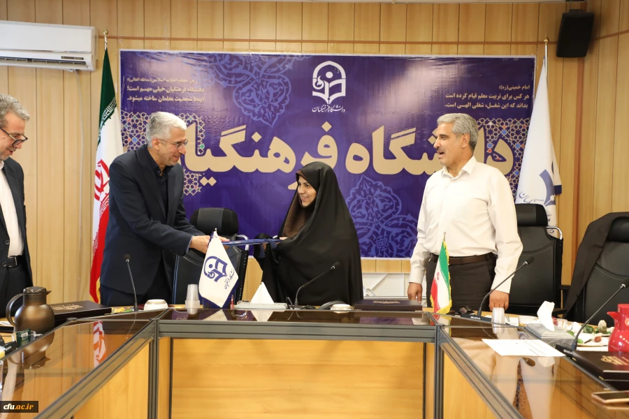 دکتر علی نژاد در بیست و یکمین جلسه شورای بررسی موارد خاص:

وظیفه معاونت دانشجویی را تزریق شور و نشاط به نومعلمان آینده دانست. 2