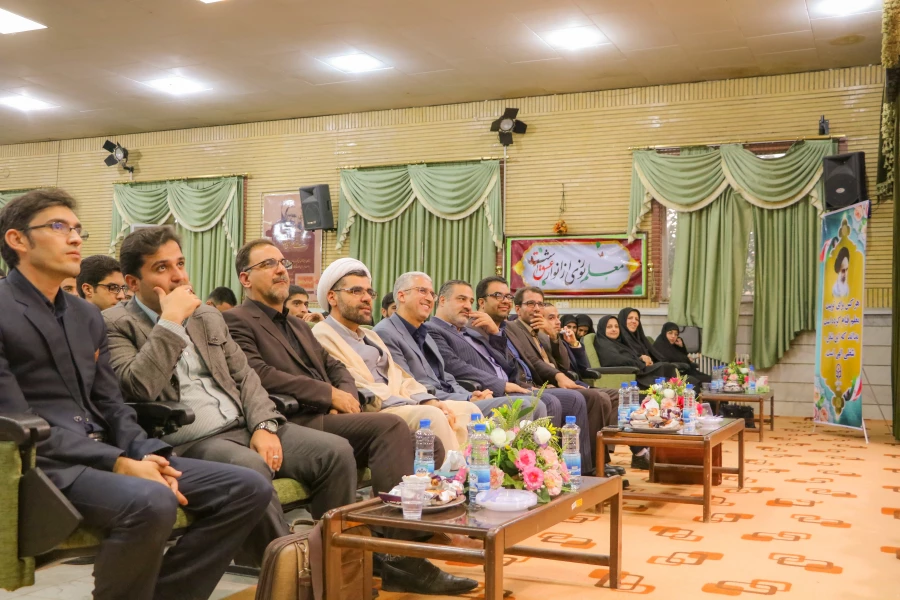 برگزاری محفل انس با قرآن در دانشگاه فرهنگیان استان مرکزی 3