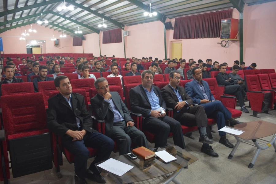 جلسه پرسش و پاسخ سرپرست، معاونین و کارشناسان پردیس شهید رجایی ارومیه با دانشجو معلمان برگزار شد. 6