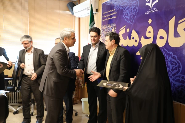 تقدیر از اقدامات انجام شده پیرامون معرفی دانشگاه فرهنگیان در ایام انتخاب رشته 13