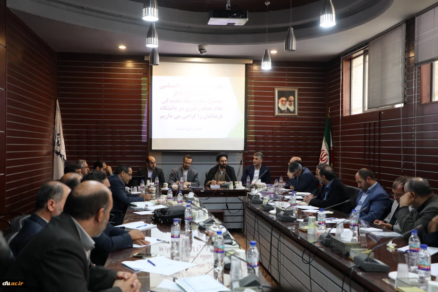 رئیس دانشگاه فرهنگیان:

نیروهای حراست، مایه اعتبار و آبروی ما هستند
 3