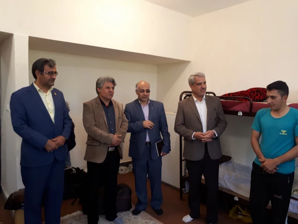 مدیرکل امور دانشجویی دانشگاه فرهنگیان  در بازدید از مرکز آموزشی نجف آباد اصفهان عنوان کرد:

 مرکز  آموزشی آیت یکی از بهترین مراکز از نظر رفاهی و فضای سبز است.