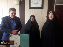 با اهداء لوح سپاس از سوی رئیس انجمن بین المللی ورزش همگانی (TAFISA) و ریاست فدراسیون ورزش همگانی:

از دکتر خنیفر به منظور حمایت از ورزش همگانی قدر دانی شد