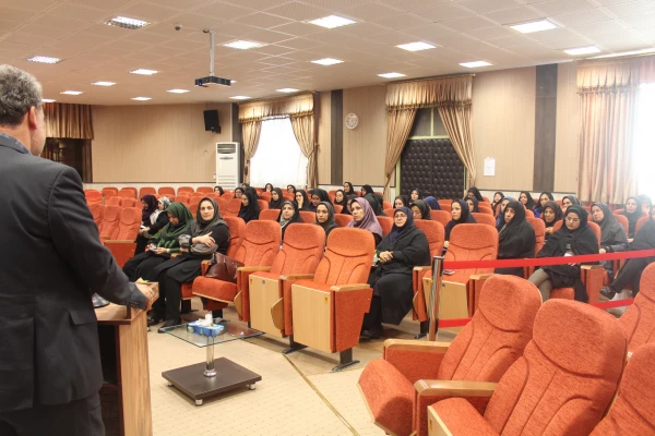 دکتر علی نژاد در جلسه آموزشی سلامت بانوان به مناسبت هفته سلامت زنان:

زنان الگوی خود مراقبتی برای خانواده و جامعه هستند 3