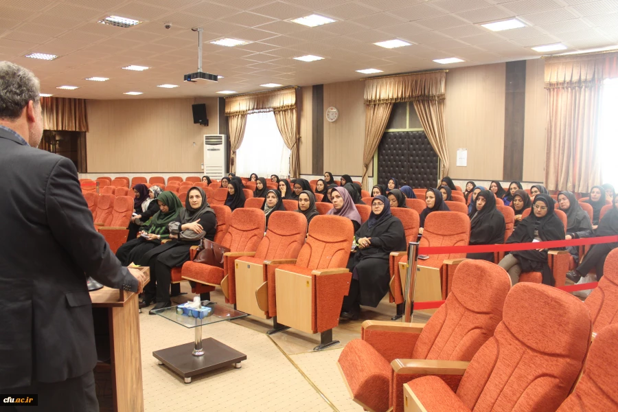 دکتر علی نژاد در جلسه آموزشی سلامت بانوان به مناسبت هفته سلامت زنان:

زنان الگوی خود مراقبتی برای خانواده و جامعه هستند 3