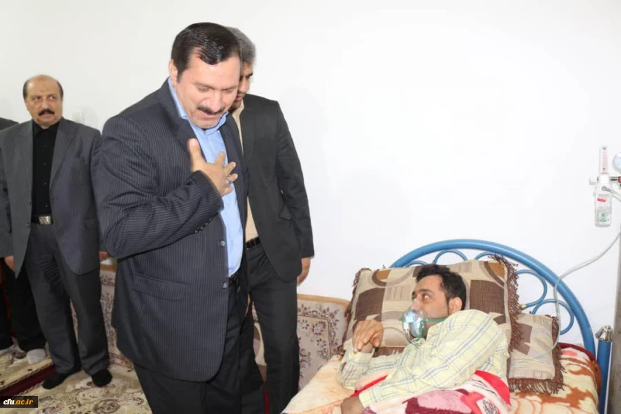 معاون دانشگاه فرهنگیان کشور از معلم فداکار آبپخشی کرد
 4