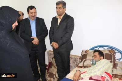 عیادت معاون طرح و برنامه و توسعه مدیریت دانشگاه فرهنگیان کشور  از معلم فداکار آبپخشی