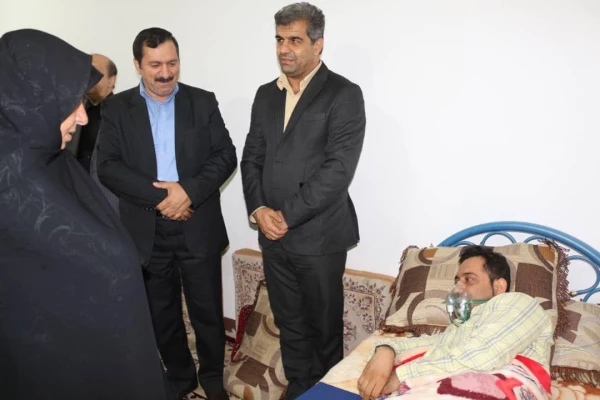 معاون دانشگاه فرهنگیان کشور از معلم فداکار آبپخشی کرد
 5