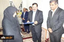 معاون دانشگاه فرهنگیان کشور از معلم فداکار آبپخشی کرد
 7