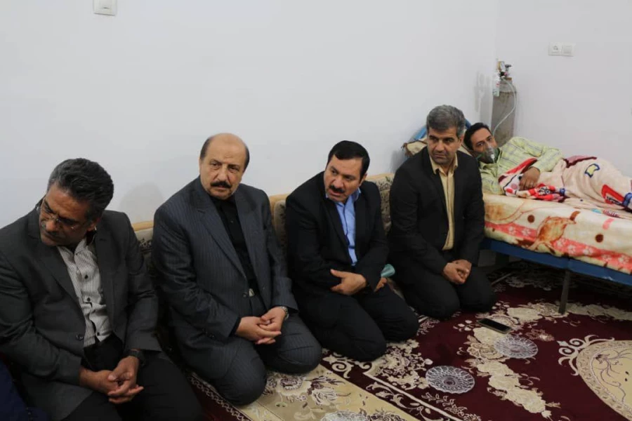 معاون دانشگاه فرهنگیان کشور از معلم فداکار آبپخشی کرد
 10