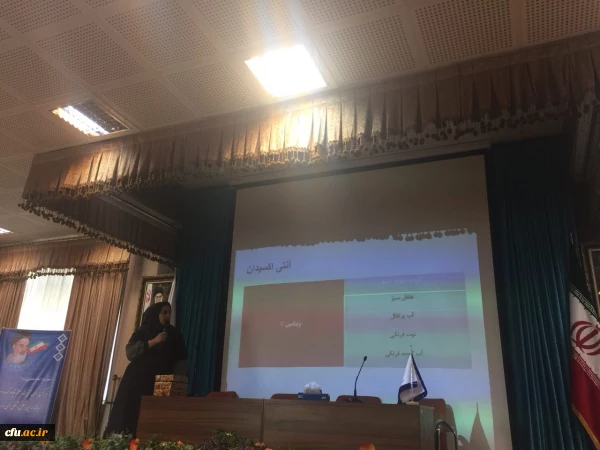 به مناسبت هفته سلامت زنان در سالن شهید باهنر برگزار شد.

برنامه سواد سلامت بانوان شاغل