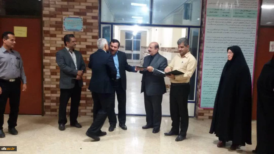 با حضور معاون طرح و برنامه و توسعه منابع دانشگاه فرهنگیان کشور:
تقدیر از پرسنل حراست(نگهبانان)پردیس بنت الهدی صدر دانشگاه فرهنگیان استان بوشهر 4