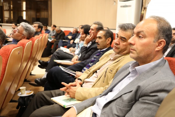 در سازمان مرکزی برگزار شد:

نشست تخصصی بزرگداشت  اربعین حسینی با موضوع نقش زنان در حماسه عاشورا
 2