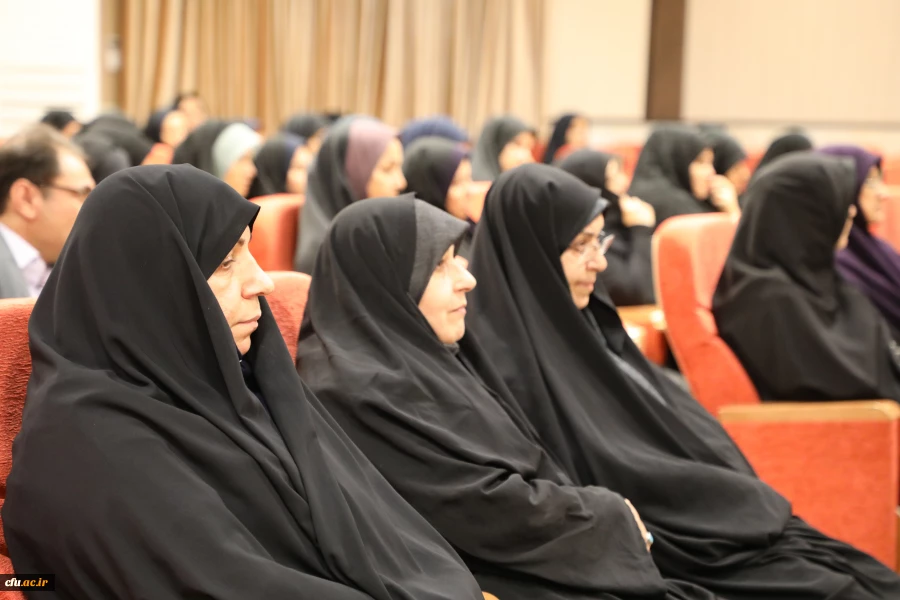 رییس دانشگاه فرهنگیان در نشست گرامیداشت اربعین حسینی(ع):

حماسه کربلا، از جمله وقایع تاریخی که پا به مرز جاودانگی گذاشته است 4