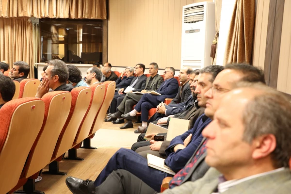 رییس دانشگاه فرهنگیان در نشست گرامیداشت اربعین حسینی(ع):

حماسه کربلا، از جمله وقایع تاریخی که پا به مرز جاودانگی گذاشته است 7