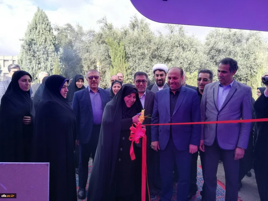 با حضور دکتر معصومه علی نژاد در پردیس زینبیه شهرستان های تهران افتتاح شد:

چهار طرح  آموزشی فرهنگی و پژوهشی
