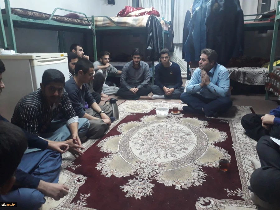 در سرای دانشجویی پردیس شهید رجایی ارومیه
گفتگوی صمیمی دکتر محمودلو سرپرست امور پردیس های آذربایجان غربی با دانشجو معلمان
 3